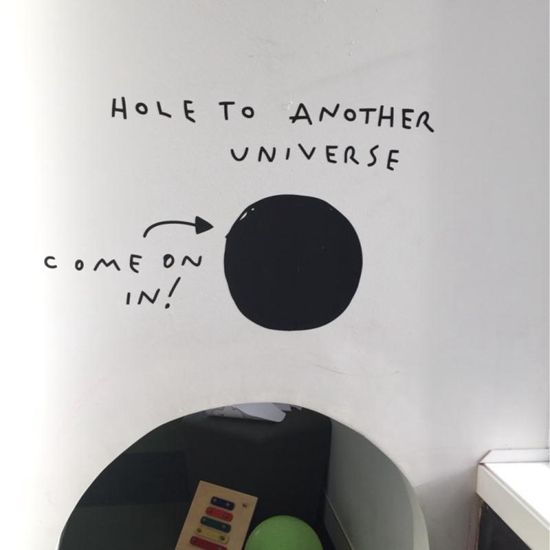 Hole to Another Universe-pegat - Interior Design Magazine reseña y precio
